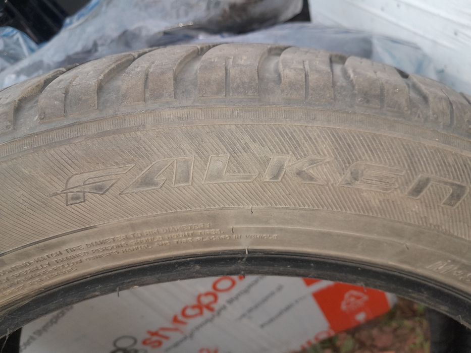 Opony zimowe Falken 225/55/19