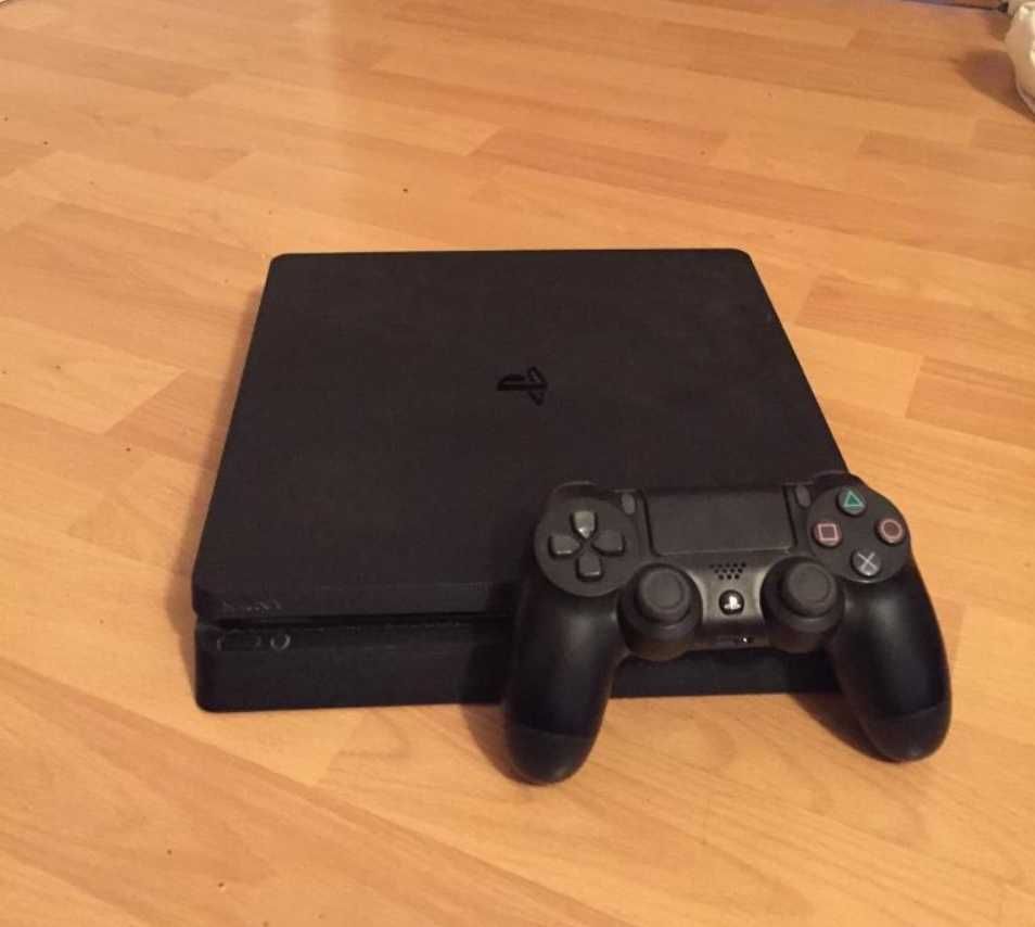 PS4 Slim 500GB Desbloqueada - Firmware 5.55 | Jogos grátis