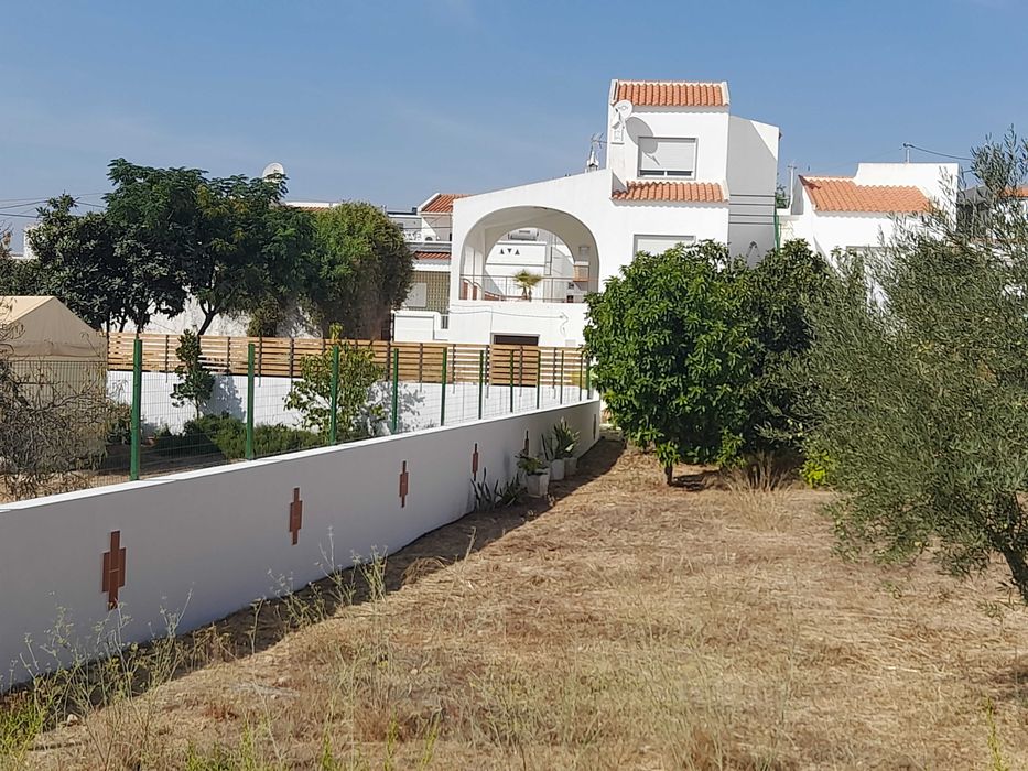 Vende-se Grande Moradia Independente Com Várias Tipologias