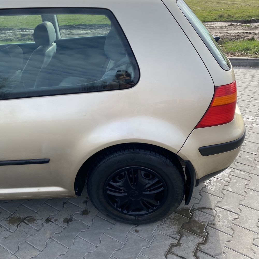 Golf 4 2001  benzyna