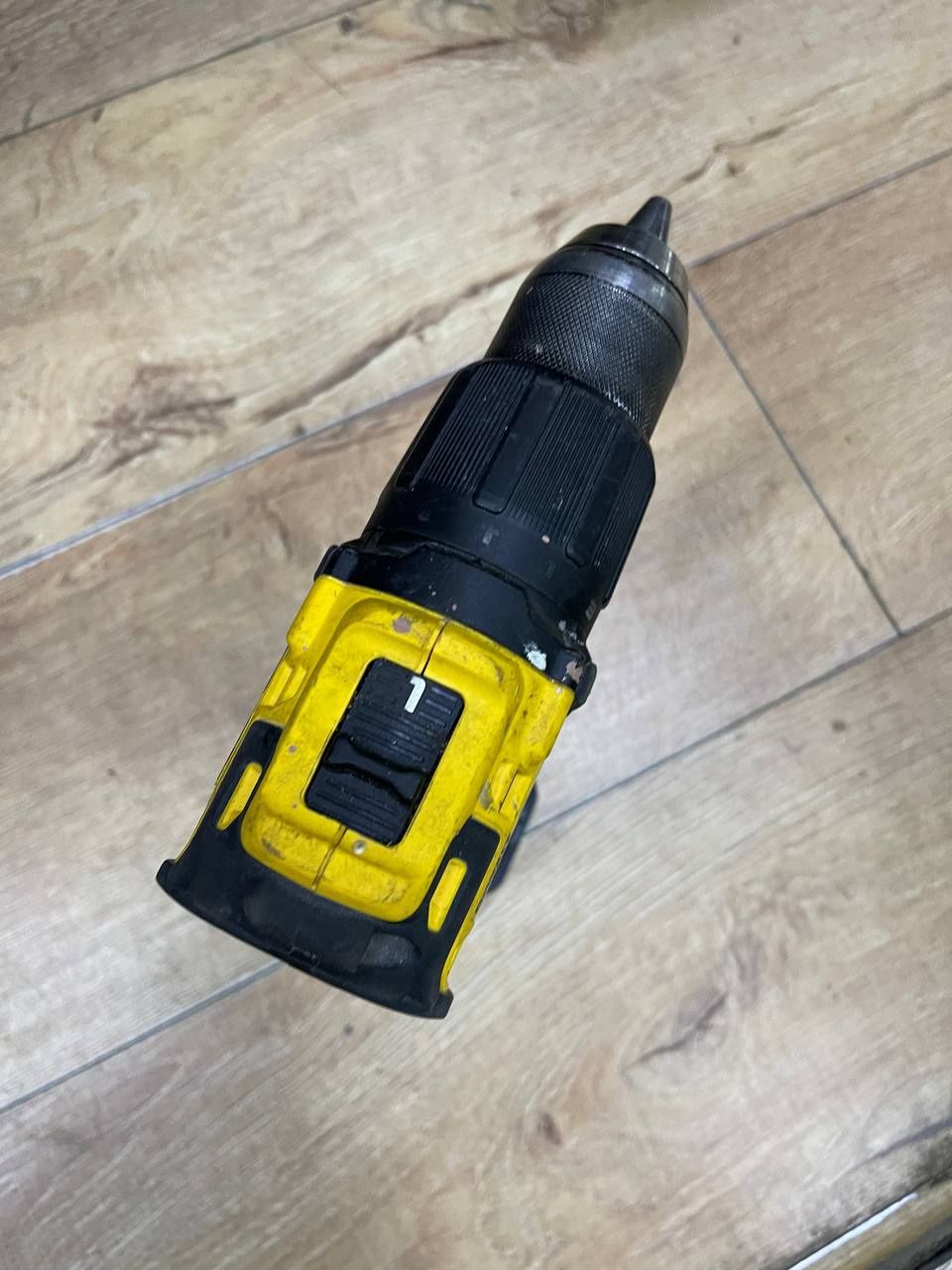 Аккумуляторная дрель-шуруповерт DeWalt DCD709L2T