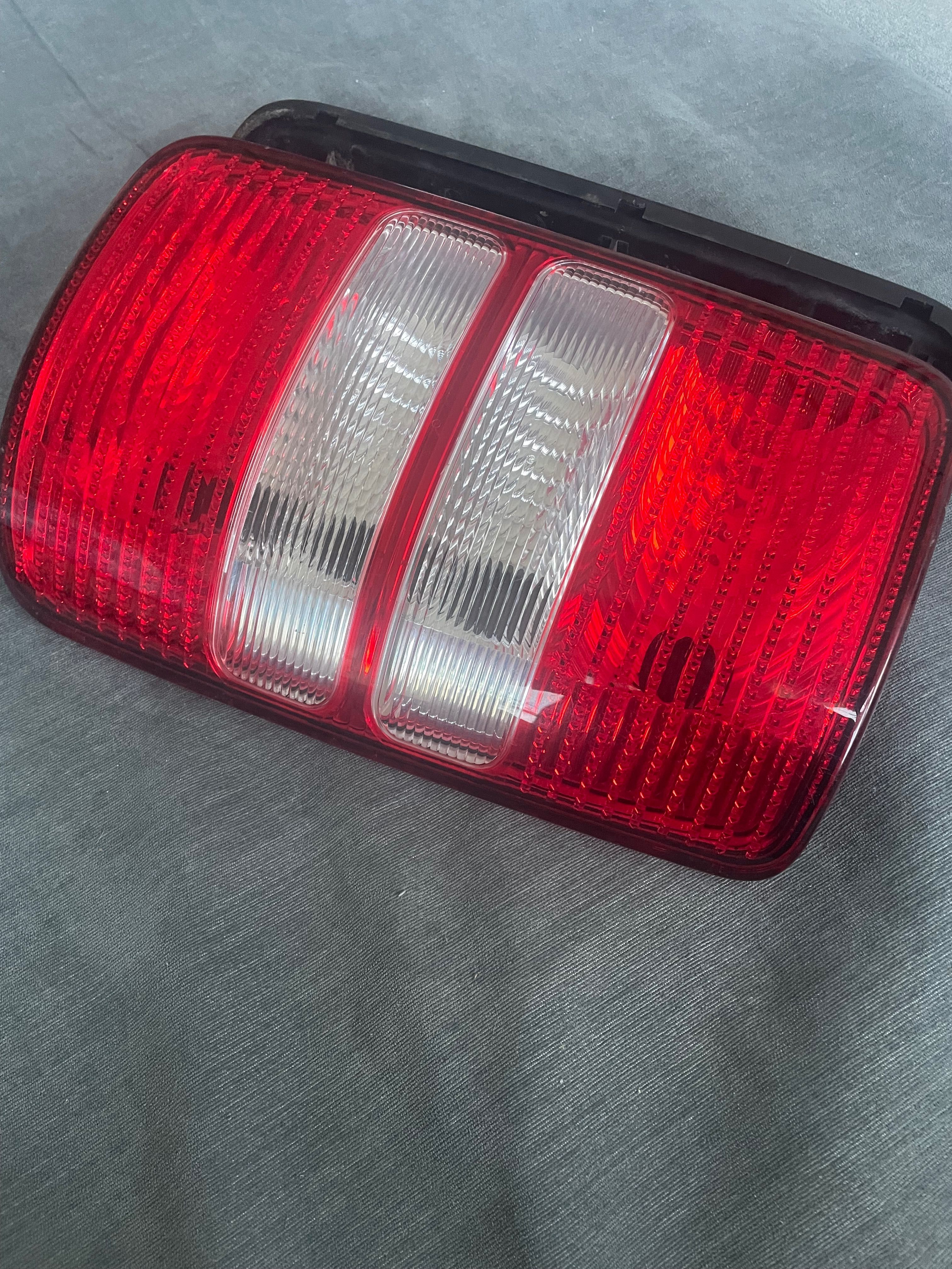 Lampa tył prawa VW Caddy III van 2011 oryginalny