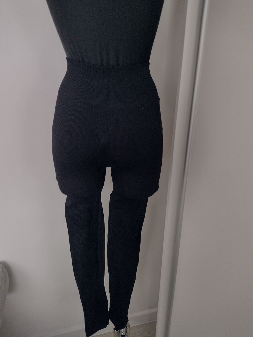 Czarne legginsy damskie