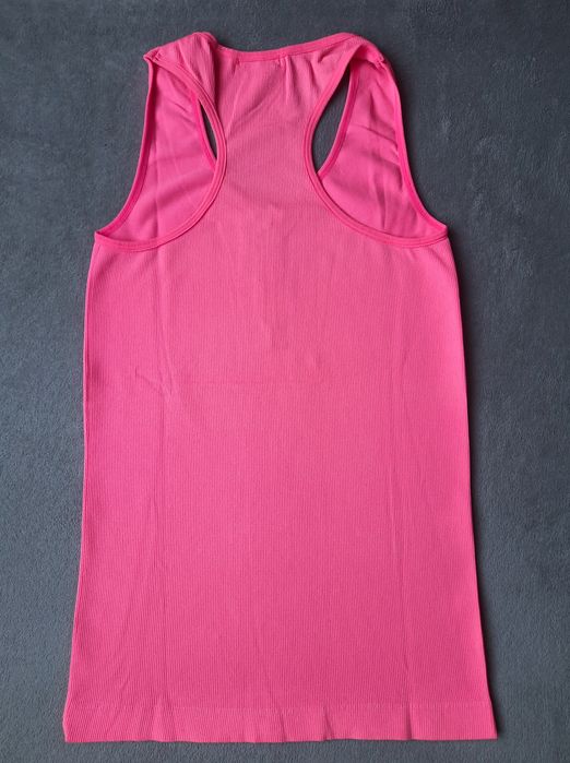 Różowa koszulka na ramiączkach