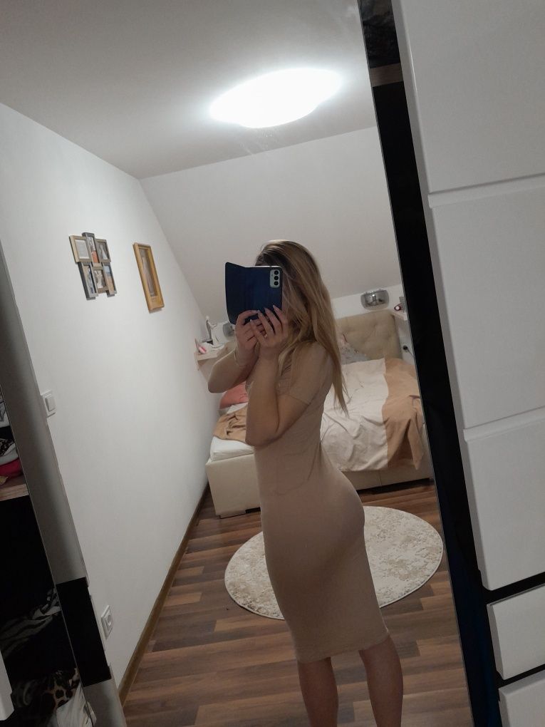Sukienka midi beżowa podkreślająca viskoza sexy kobieca elegancka s m