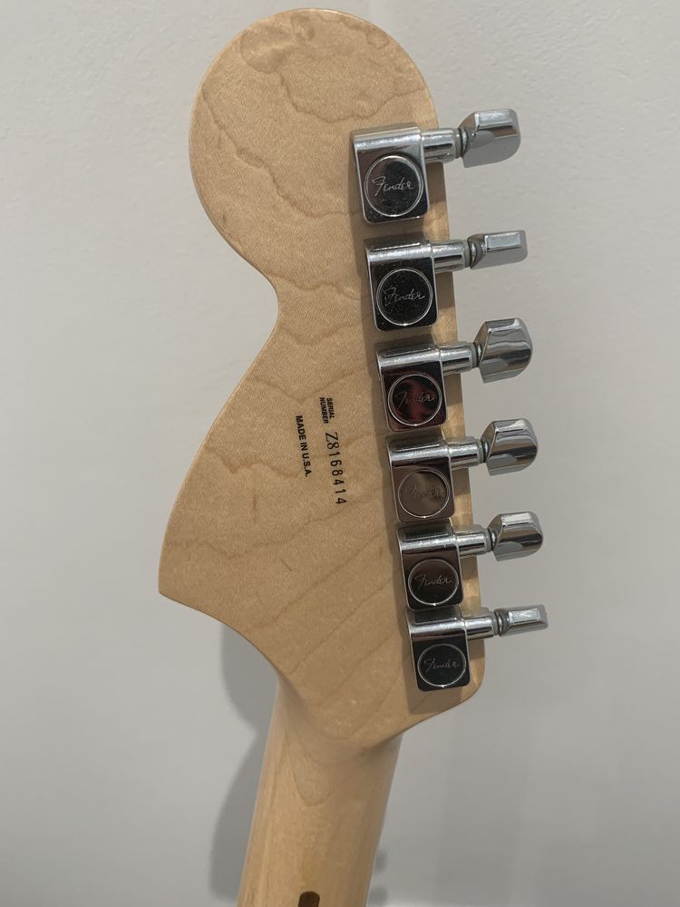 Guitarras Yamaha APX500 III e Fender Stratocaster Highway One 08