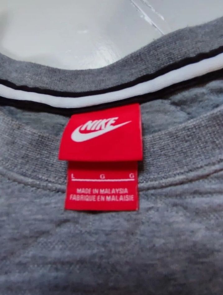 Ciepła bluza sweter Nike modern crew rozmiar L

Ralph Lauren Polo Shi