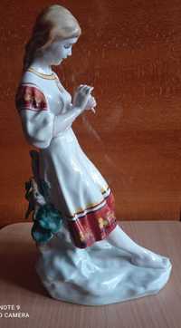 Статуэтка Девушка с ромашкой