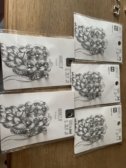 Srebrne spineczki przypinki do włosów cekinowe