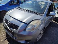 Toyota Yaris II 1F8 maska przednia FV transport/dostawa