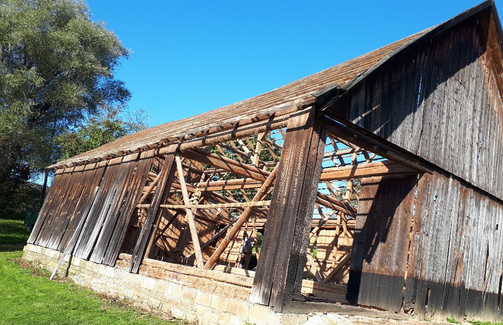 Skup desek starego drewna rozbiorka stare drewno