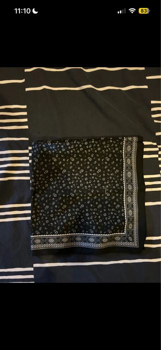 bandana preta e branca