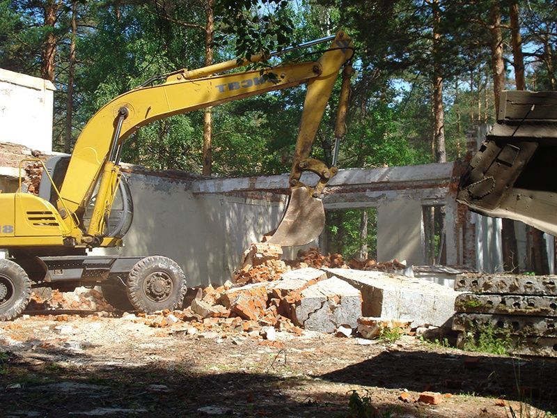 Демонтаж будинків, дачних будинків, гаражів. Планування ділянки.