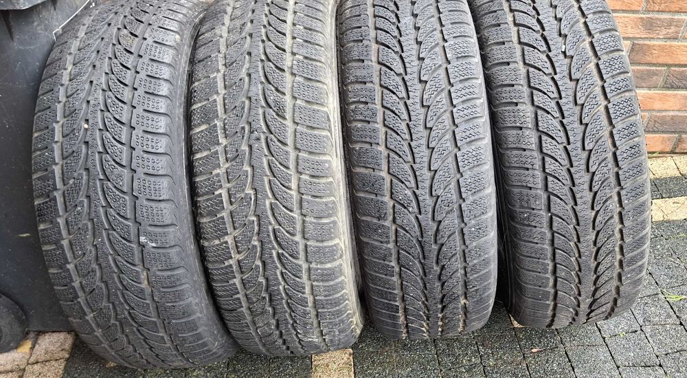 Opony 245/65 R 17 4 szt.
