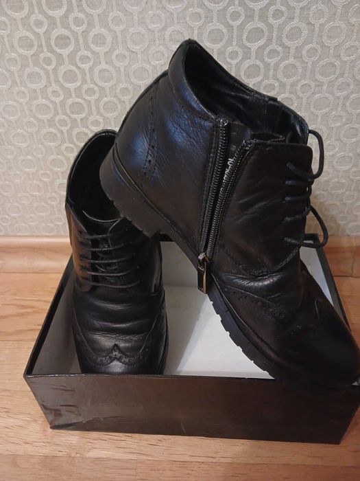 Ботінки жіночі, зимові, 37р., віто россі, на низькій підошві.