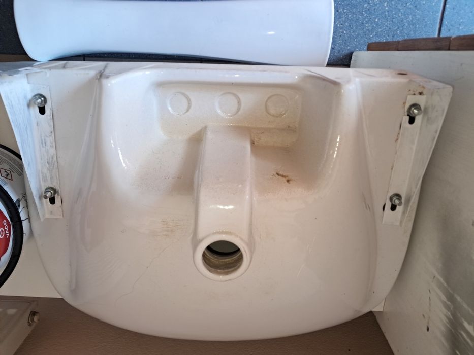 Sprzedam.zlew wraz z noga ceramiczna