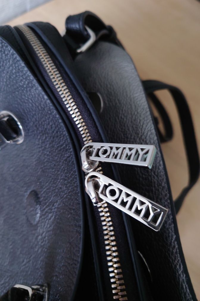 Torebka listonoszka kuferek Tommy Hilfiger jak nowa