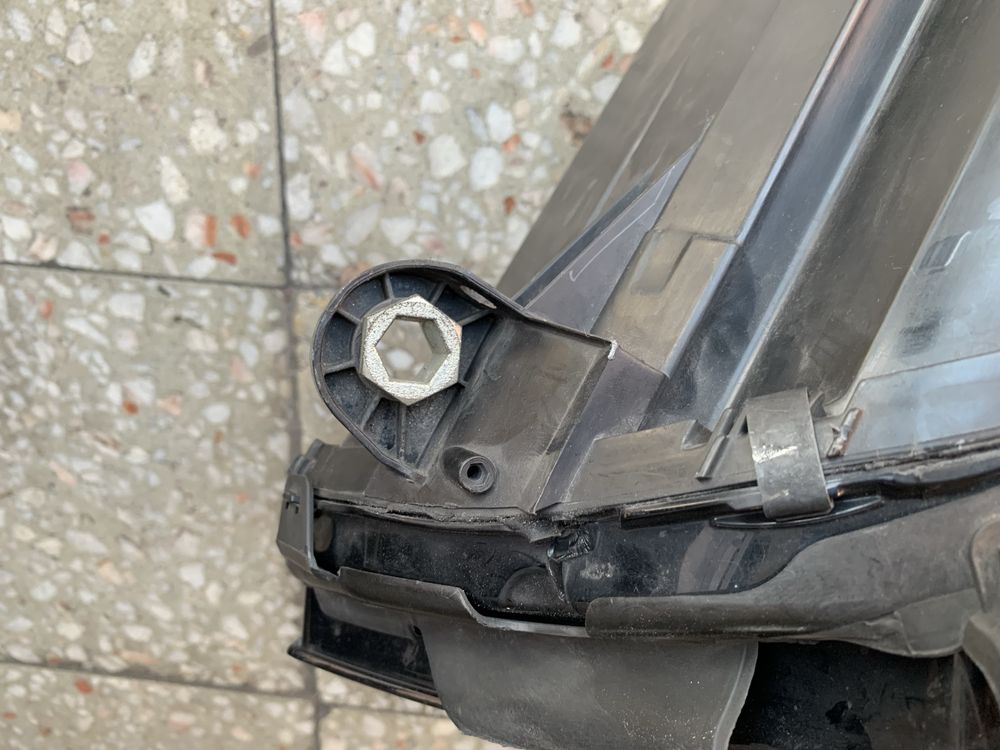 Optica esquerda Mercedes Class C W205 LED