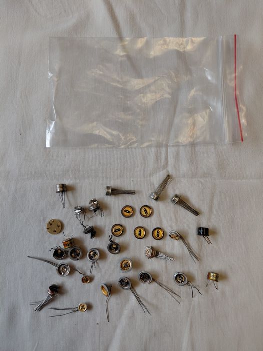 Радіодеталі по фотографіях, транзистори, плати. Ціна договірна.