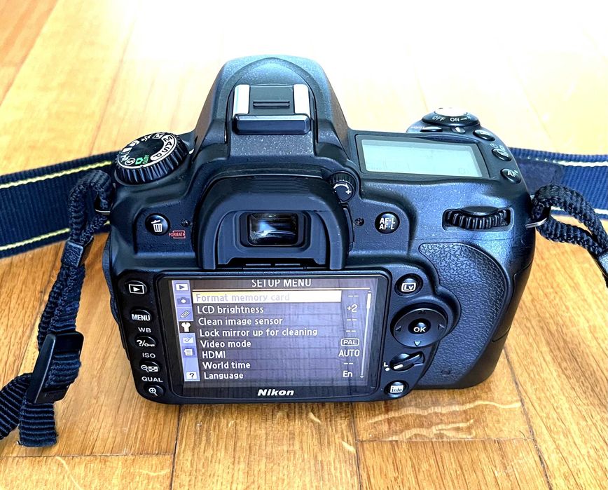 Nikon D90 - Câmera DSLR + Acessórios: Em excelente Estado
