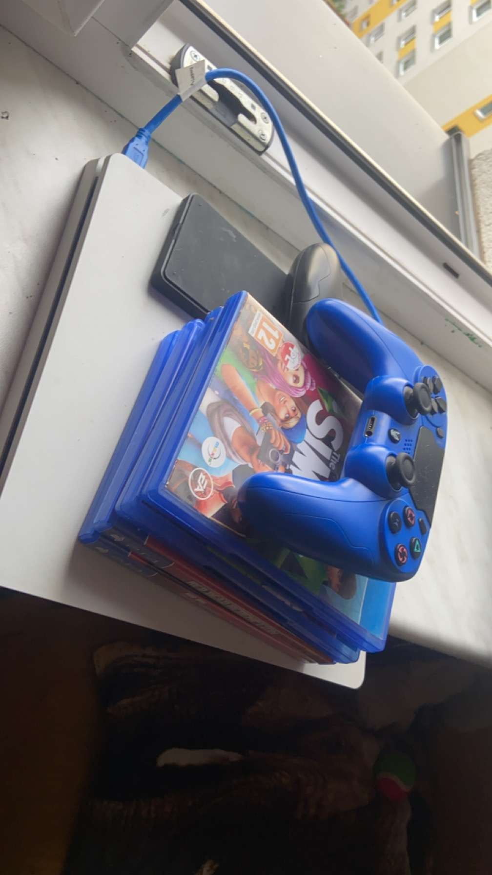 WYJATKOWA OKAZJA Ps4 + 2 pady+ 1 TB pamięci + 4 gry