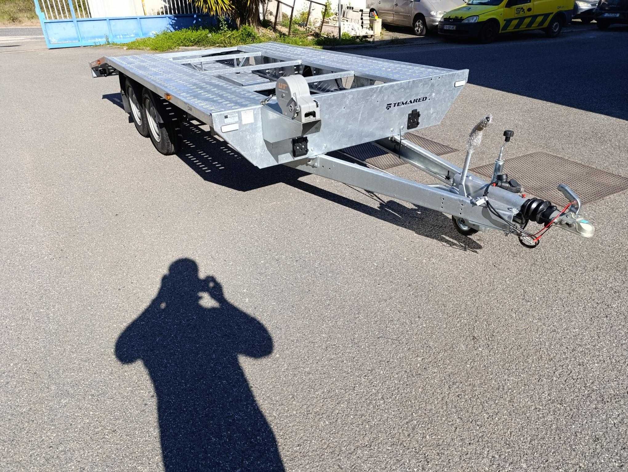 Aluga-se Reboque Atrelado porta carros e maquinas