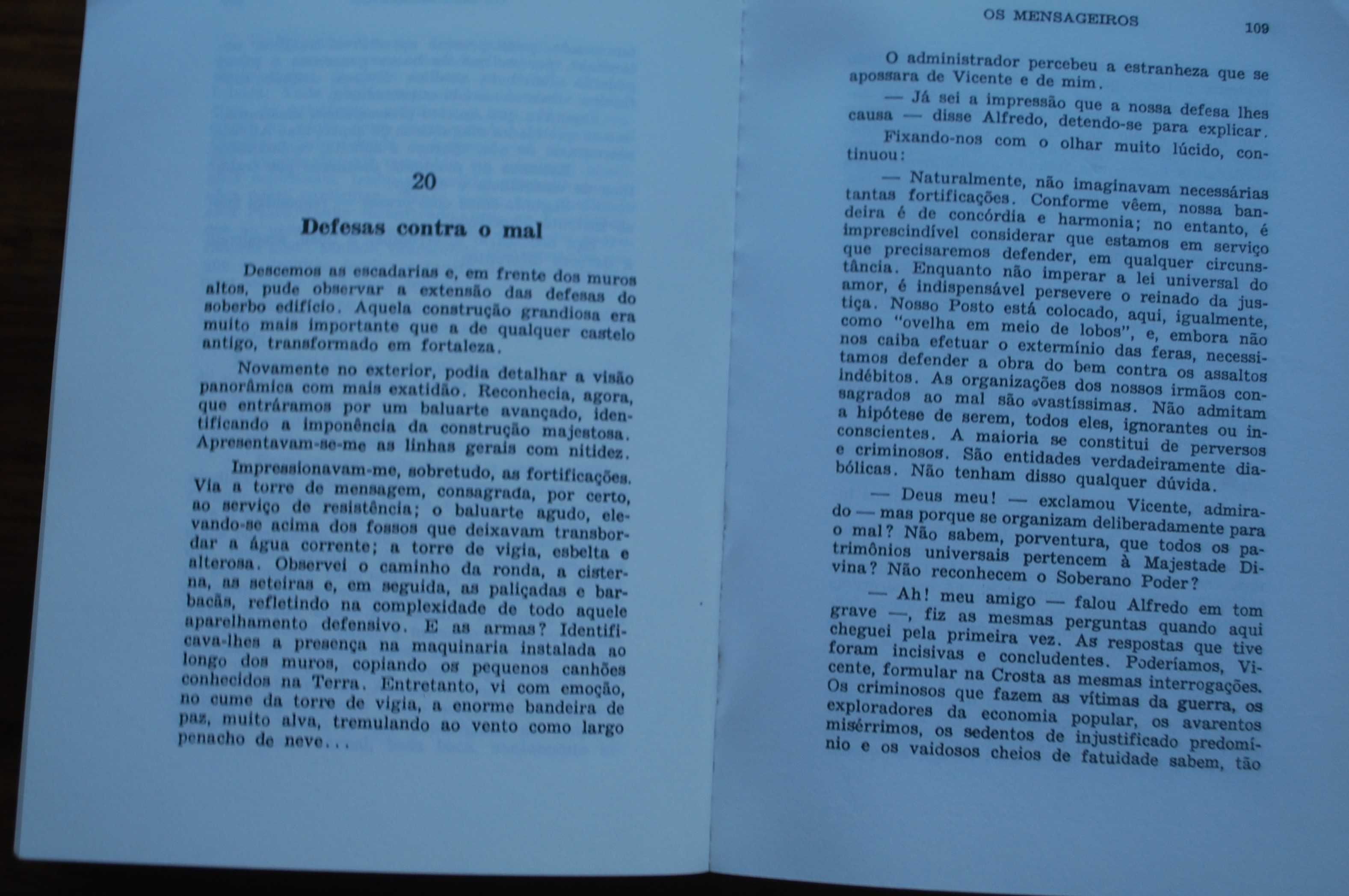 Os Mensageiros (Pelo Espírito André Luiz) de Francisco Cândido Xavier