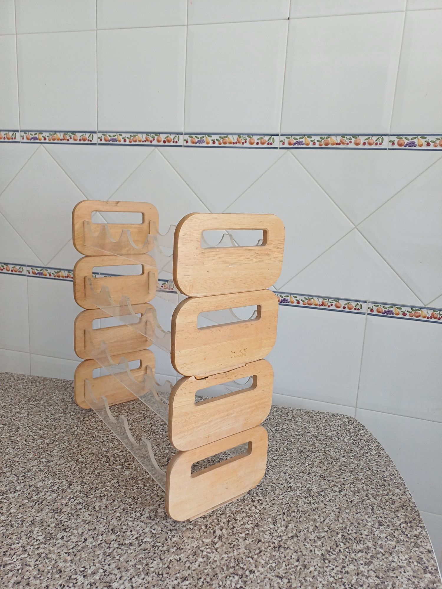 Garrafeira em acrílico