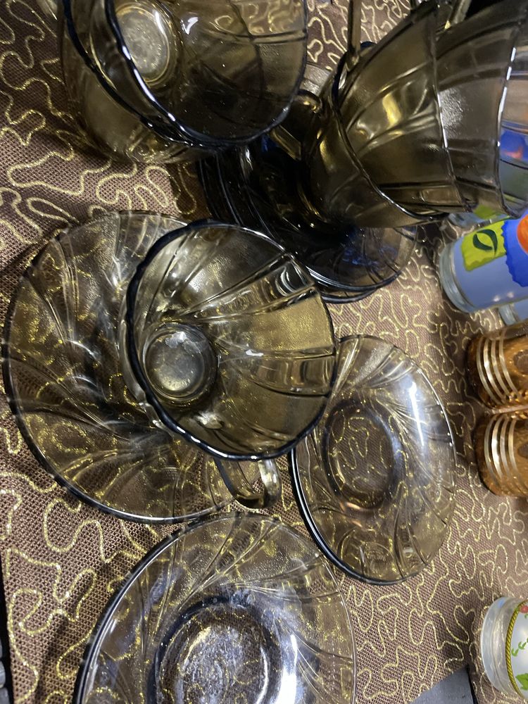 Продам шесть чашечек с блюдцами под чай