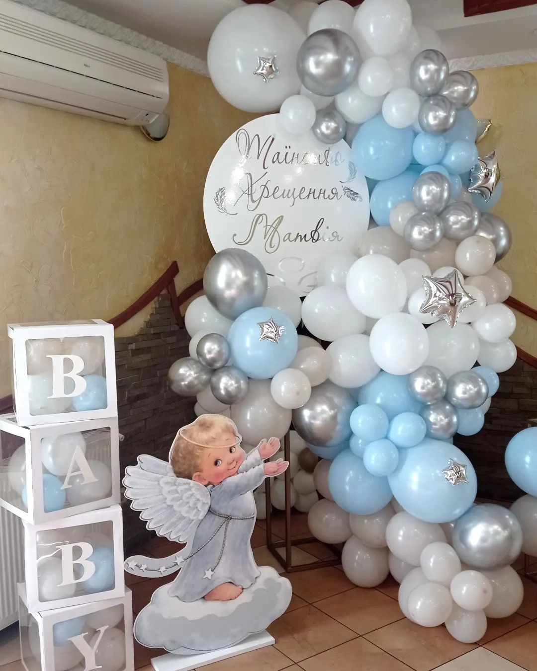 Міні -фотозони та кулькові  композиції для дитячого свята.