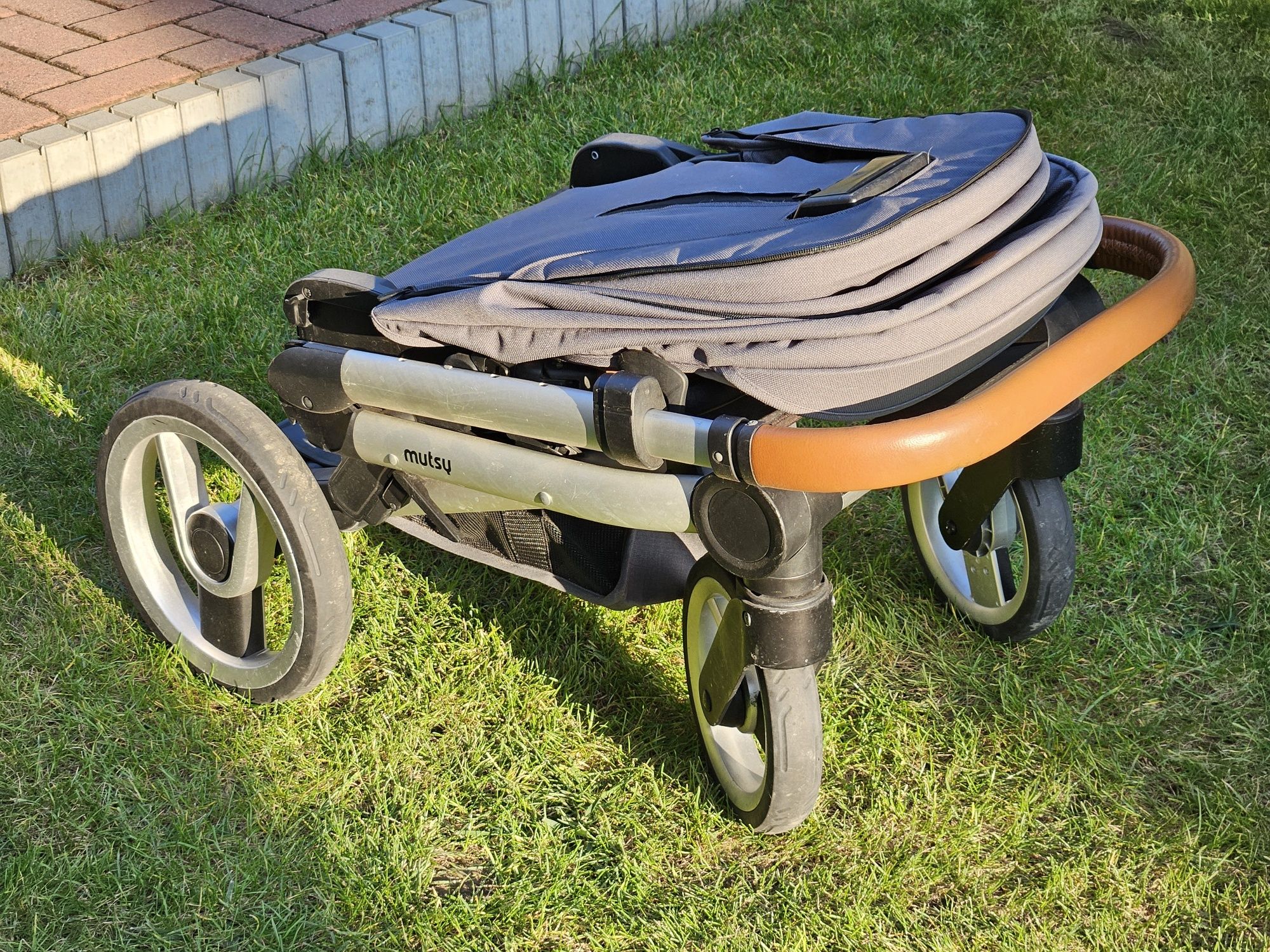 Wózek nio mutsy - gondola + spacerówka + adaptery do nosidełka cybex