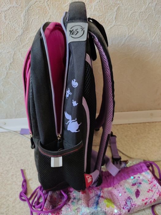 Продам рюкзак школьный Yes