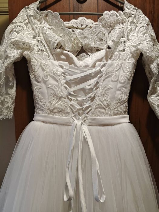 Весільна сукня з фатою