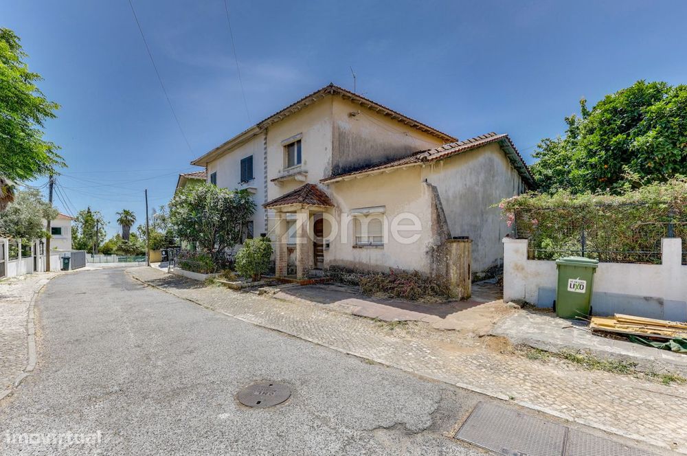 Moradia com Projeto Moderno em Aprovação – Bairro da Encarnação Lis...