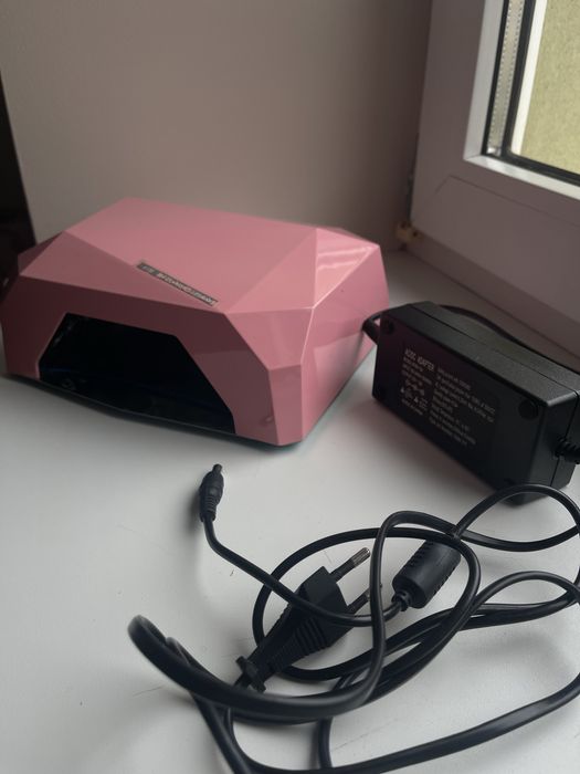 Продам лед лампу нова