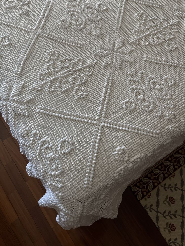 Colcha Croa de Rei em Crochet/renda feita à mão - nova
