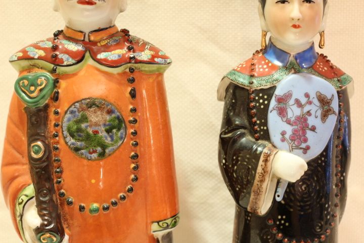 Raro Par de Dignatários Esculturas Porcelana Chinesa XIX marcados 38 c