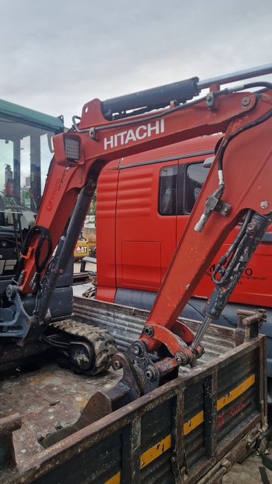 Miniescavadora Hitachi Zaxis 18 – Pronta a trabalhar