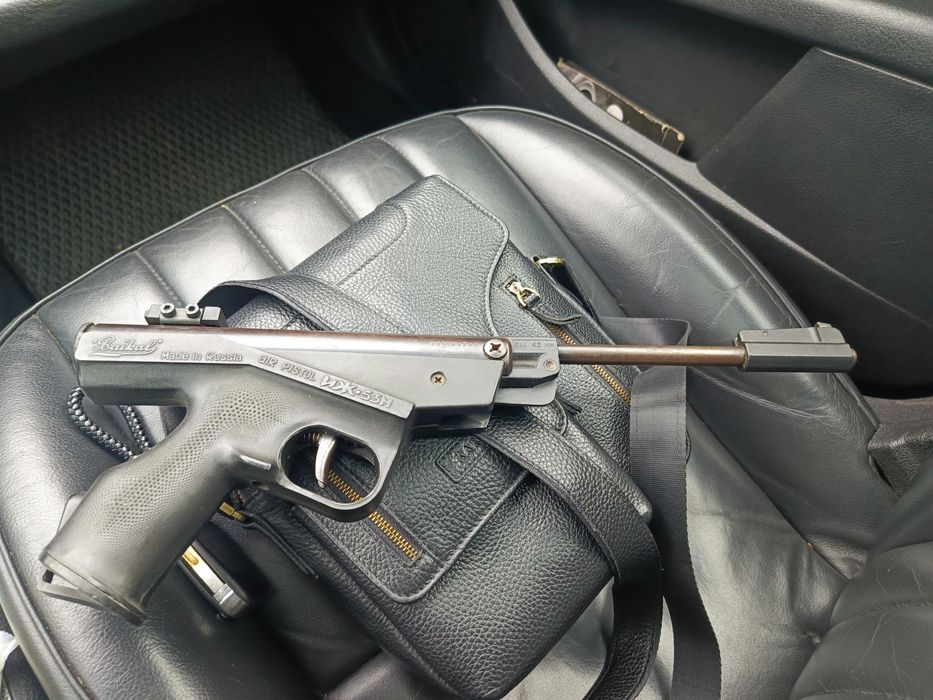 Игрушечный пистолет