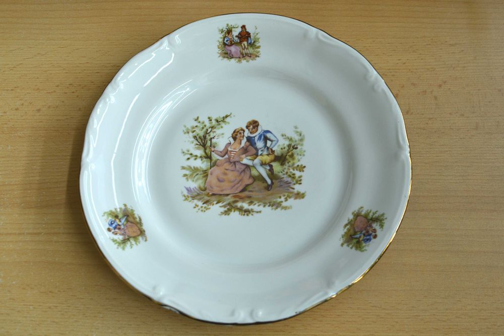 Talerz duży płaski Wiedeńska miłość Chodzież porcelana Alicja l. 70-te