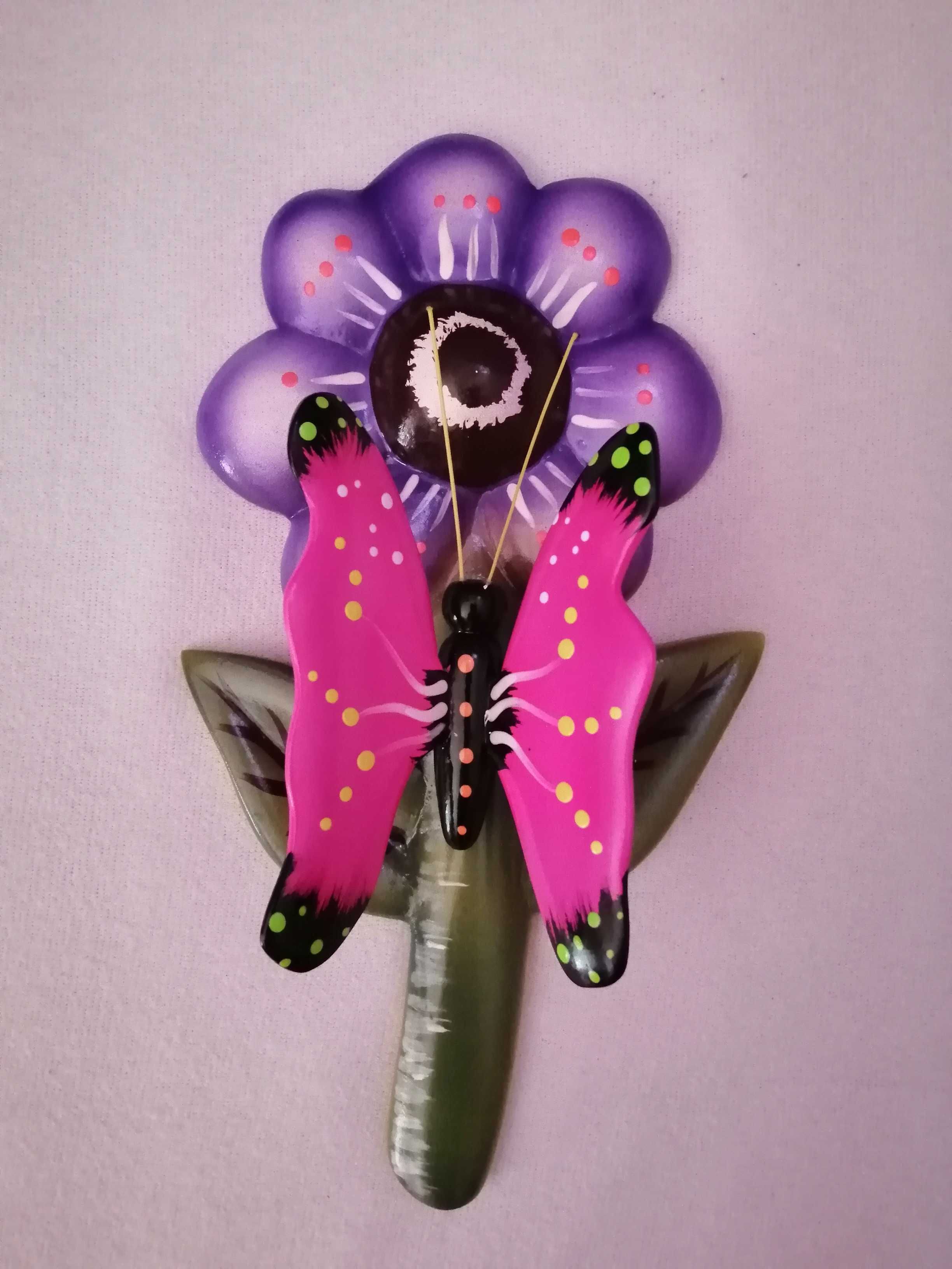 Decoração de parede (flor com borboleta) infantil