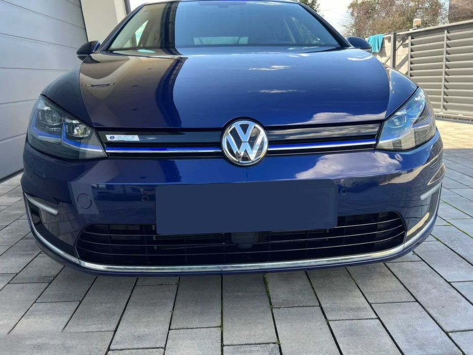 Volkswagen e-Golf      2018