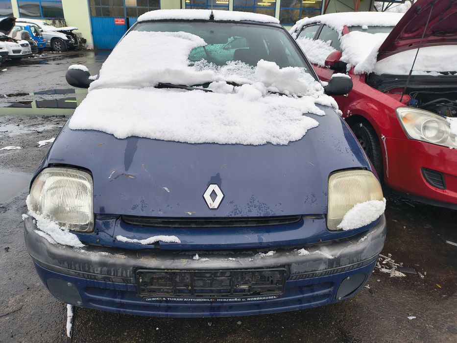 Renault Clio 2000r. 1,2, - na części.