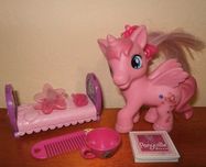 Konik pony z akcesoriami.