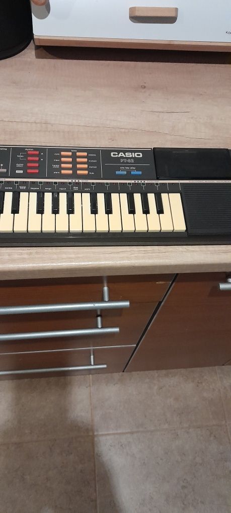 Casio Pt-82  32 klawiszowy mini syntezator  lata 80