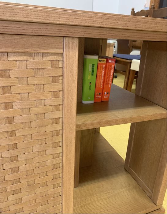 Mesa de apoio / livreiro