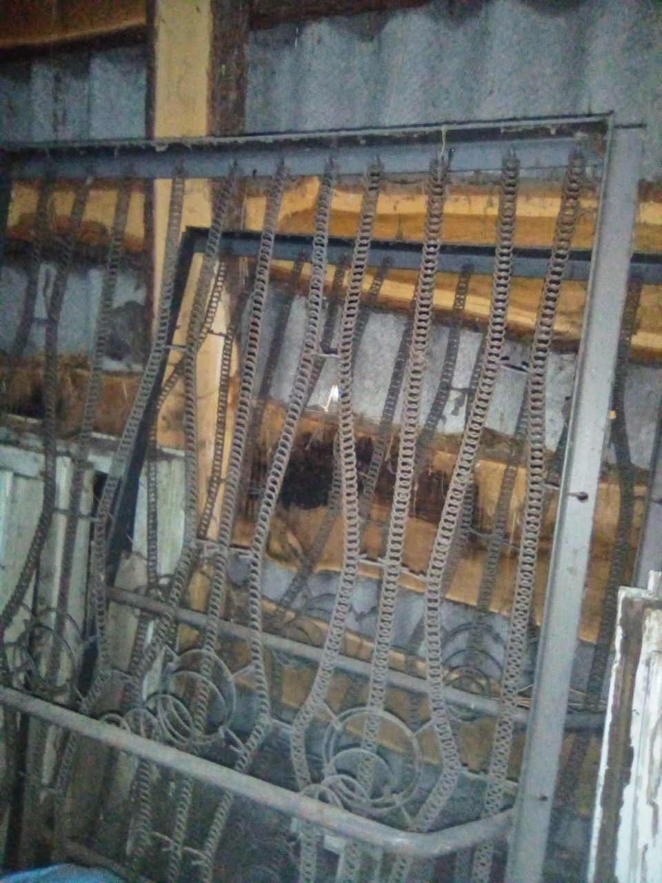 Кровать б/у матрацы