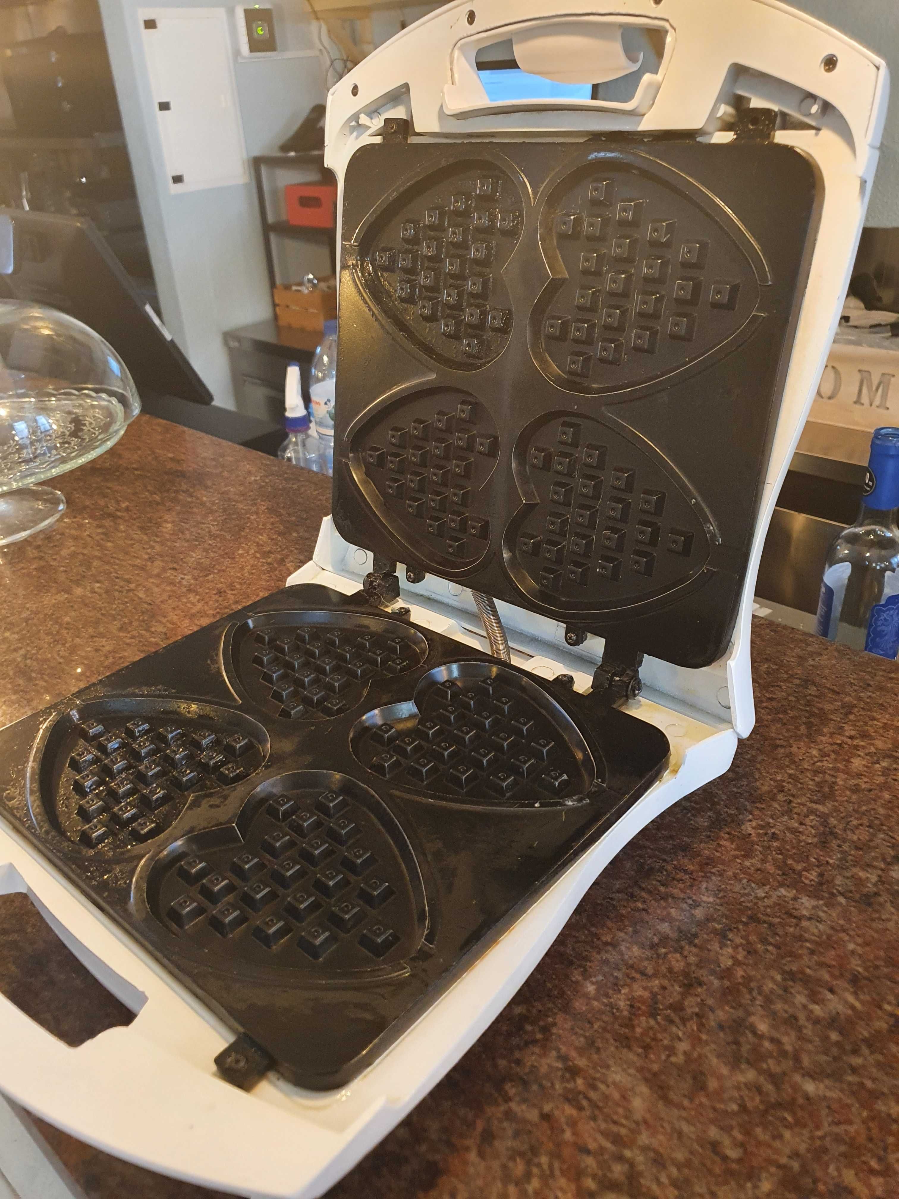 WAFFLES Maquina com forma de  Corações