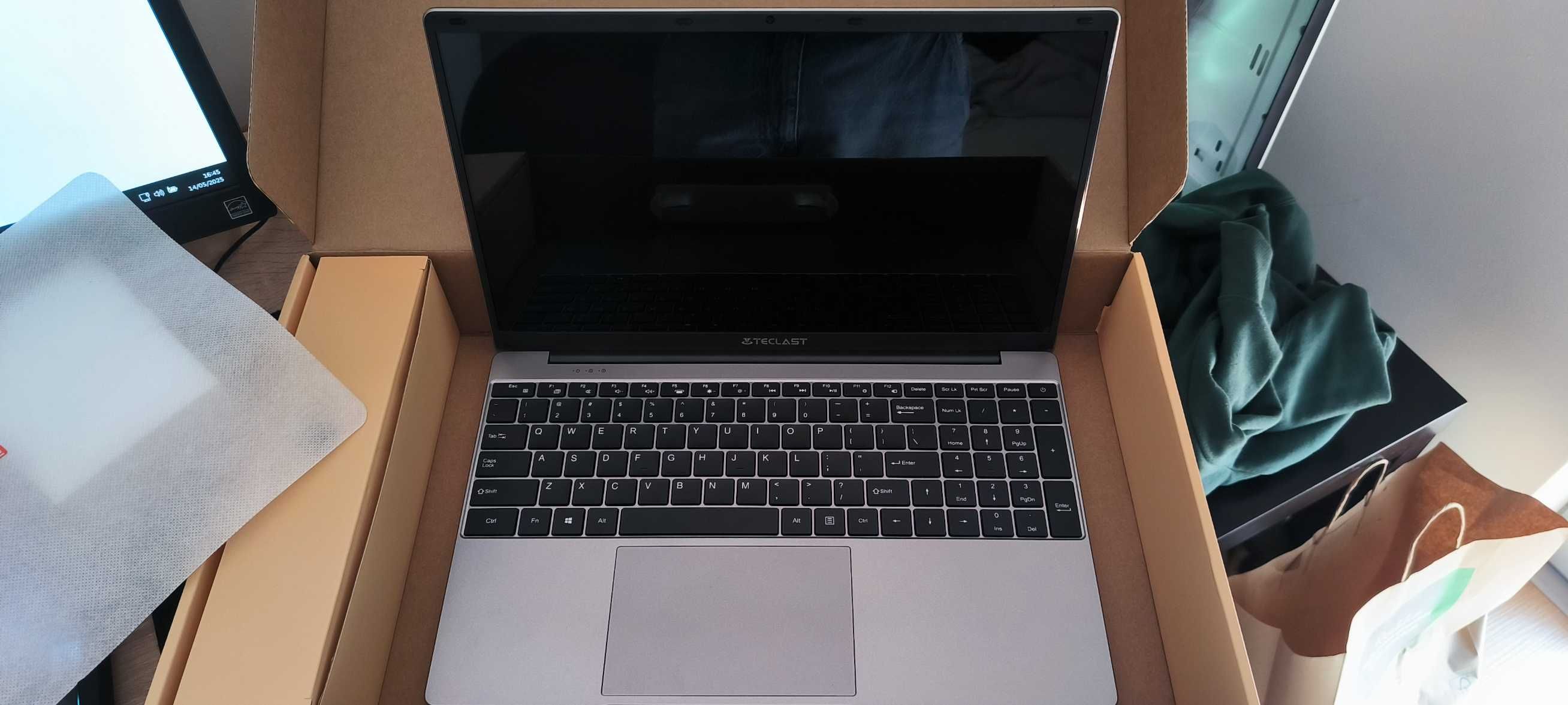 Portatil 16Gb DDr5 / 512Gb M.2 SSD