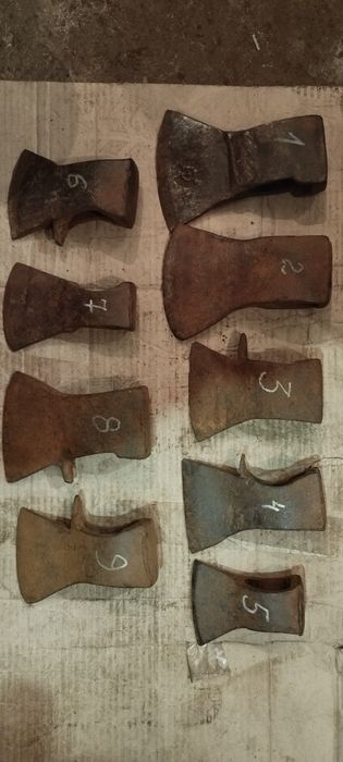 Сокири з клеймами та без